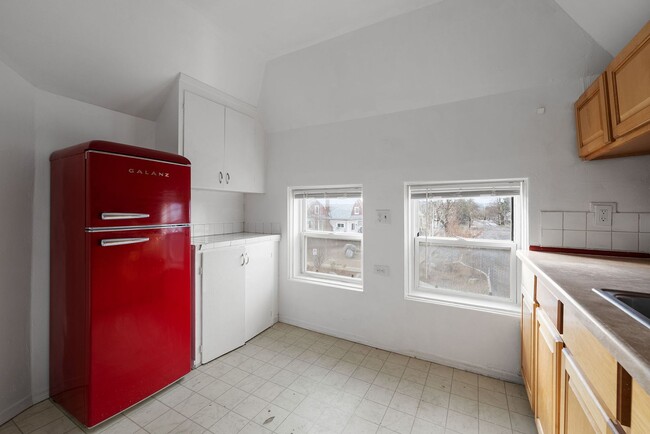 Building Photo - 1514 N Cedar St