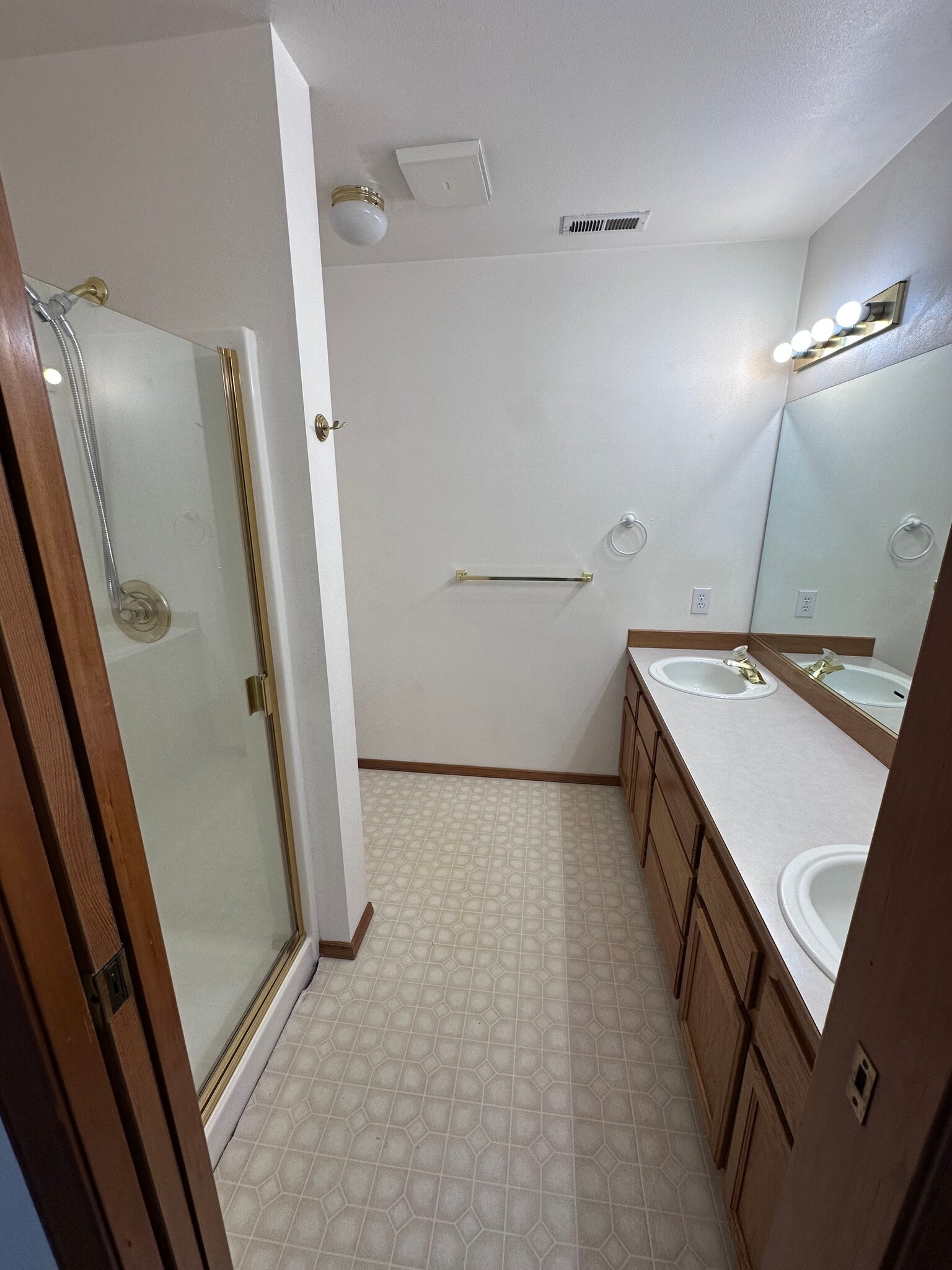 MBR Bath - 2210 Xenia St