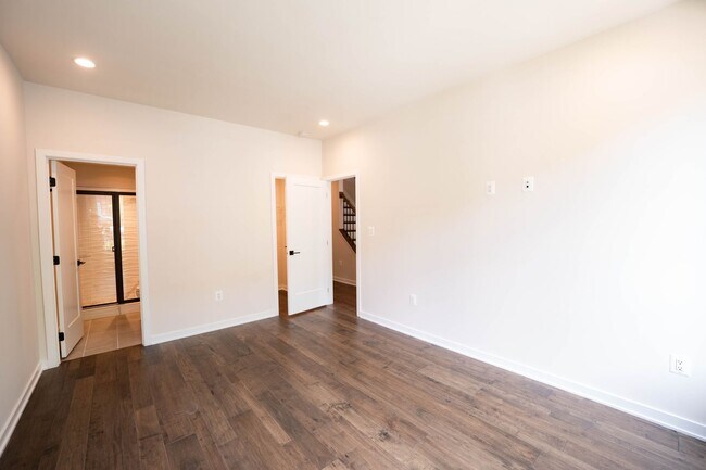 Building Photo - Luxury Reston Rental