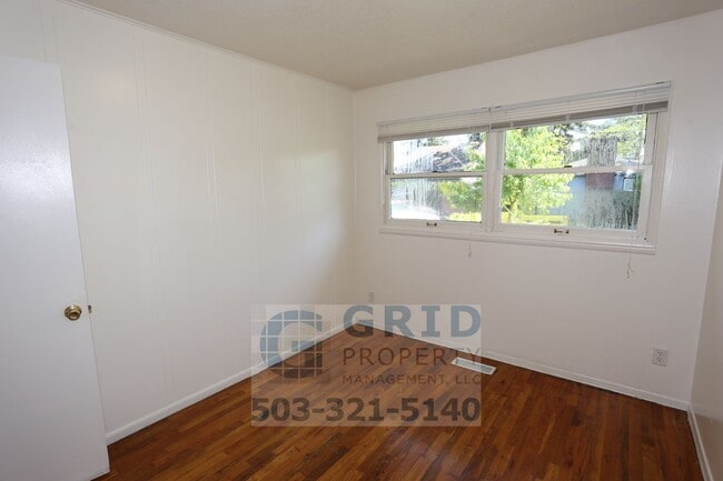 Building Photo - Beautiful, Spacious 3 Bedroom - Foster-Powell Neighborhood