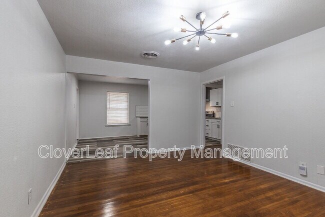 Building Photo - 832 W Merriweather St