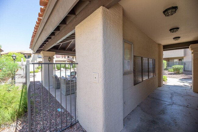 Building Photo - 7008 E Gold Dust Ave