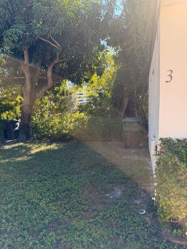 Building Photo - 126 SE 10th St