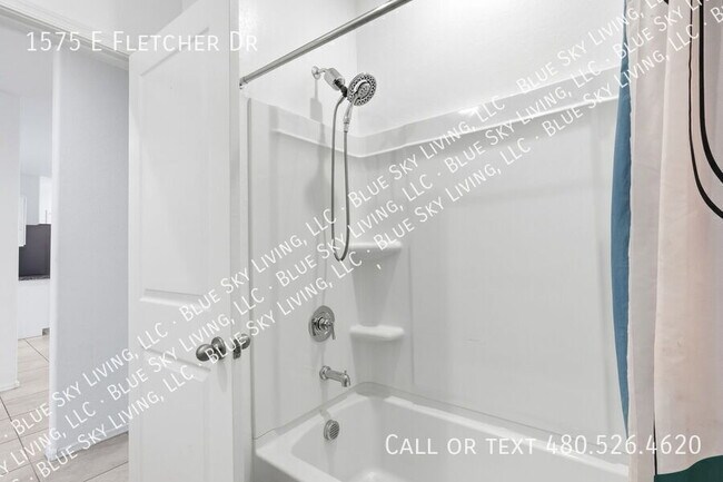 Building Photo - 1575 E Fletcher Dr