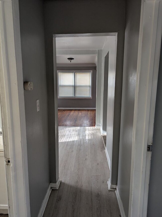 Building Photo - Charming 3-Bedroom Home and 1 Bath for Rent!