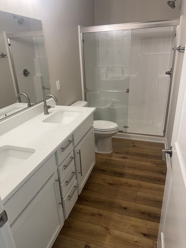 Building Photo - New 4 Bedroom | 2.5 Bath | Scenic Views | ...