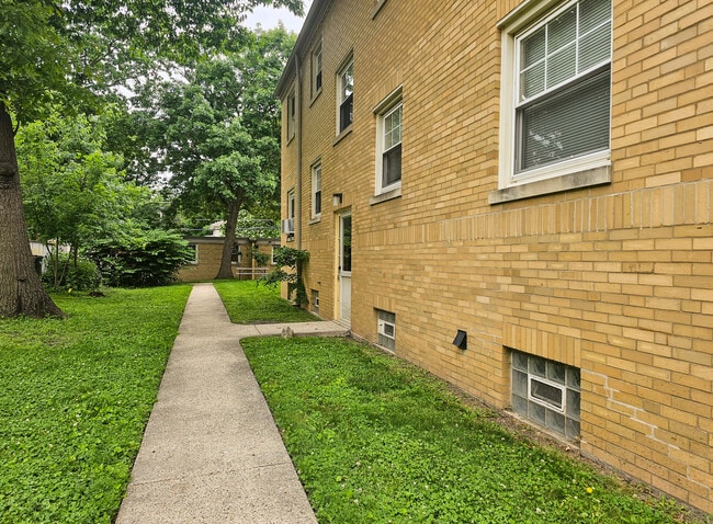 Building Photo - 86 Lincoln Ave