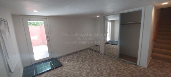 Building Photo - Central Roseville, 1 Bed, 1 Ba, Wall Air, ...