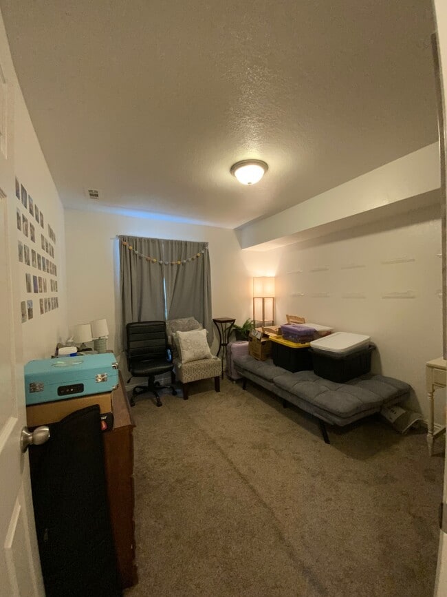Building Photo - 761 E 820 N