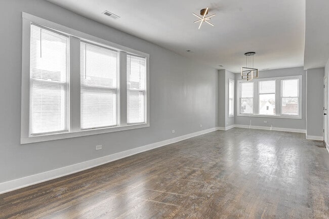 Building Photo - 2935 N Lawndale Ave