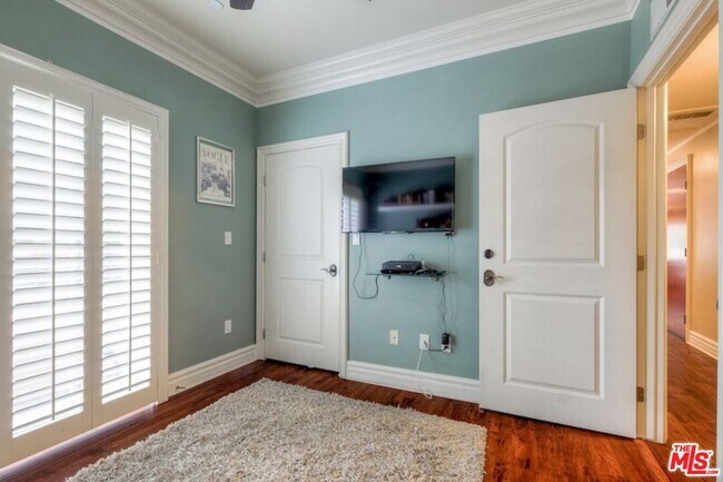 Building Photo - 11578 Iowa Ave