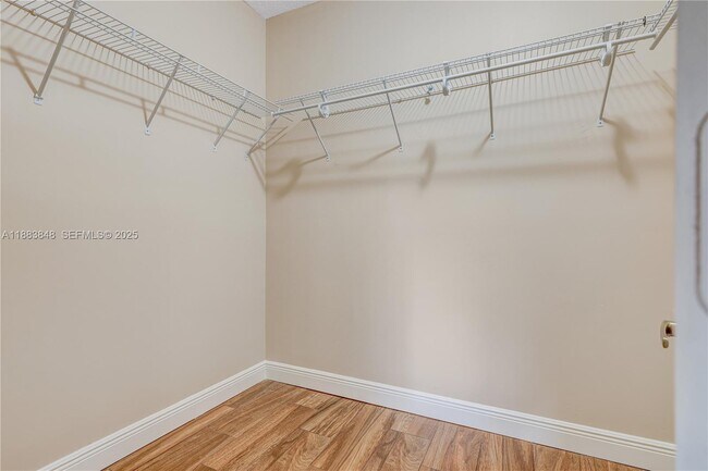 Building Photo - 7627 E Stonecreek Cir