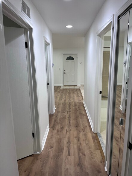 Building Photo - 16140 Clarkson Dr