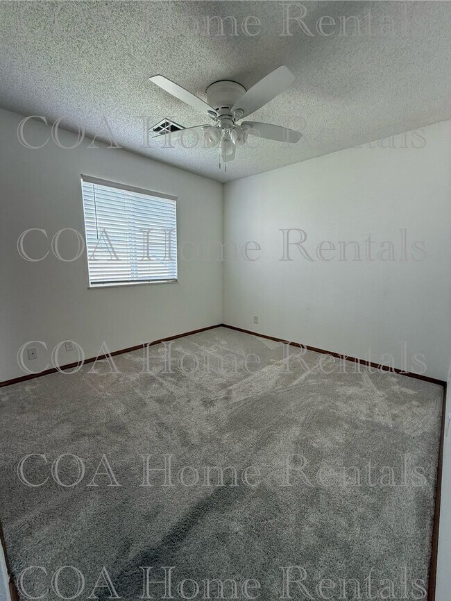 Building Photo - Great West side condo