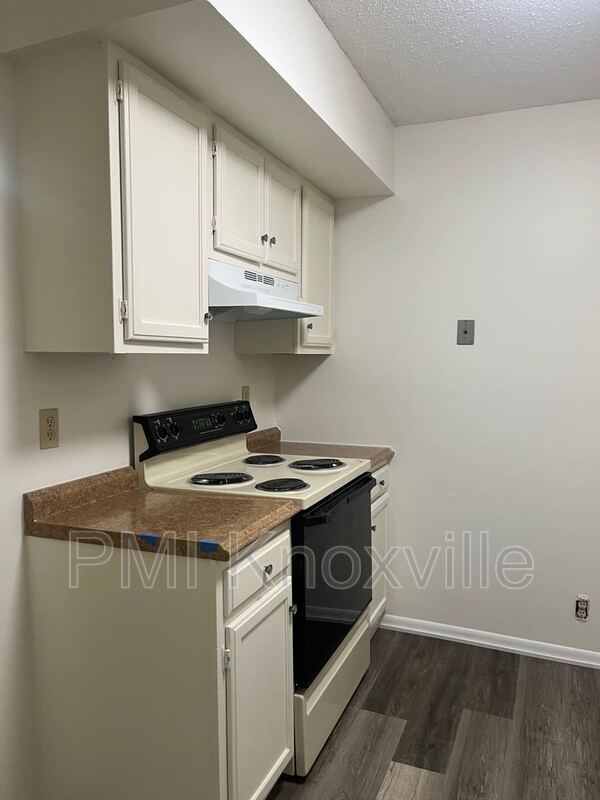 Building Photo - 9120 Woodpark Ln