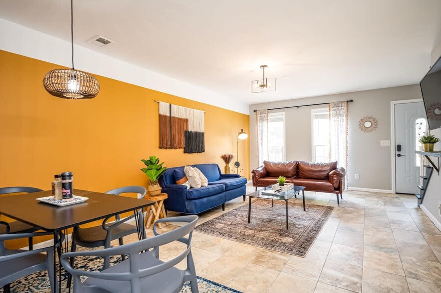 Primary Photo - 1283 Sweet Pine Dr