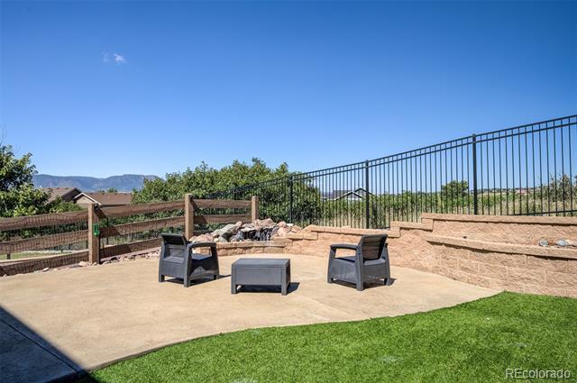Building Photo - 884 Black Arrow Dr