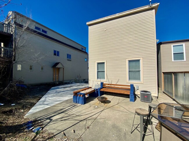 Building Photo - Beautifully Remodeled 2 Bed/ 2Bath House W/Rooftop Deck - Off Street Parking - Central AC - Hardw...