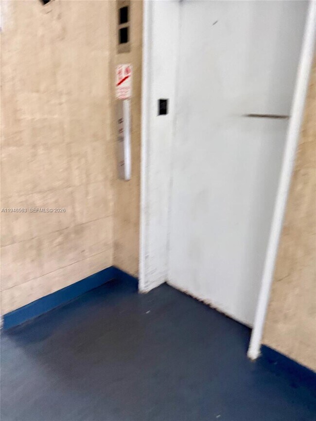 Building Photo - 1801 S Treasure Dr