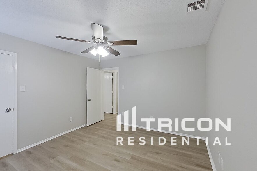 Building Photo - 608 Canyon Pl