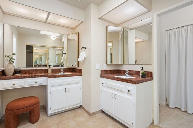 Building Photo - 3 Bedroom House with View in Poway