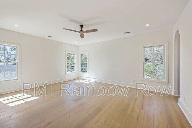 Building Photo - 755 Adluh St