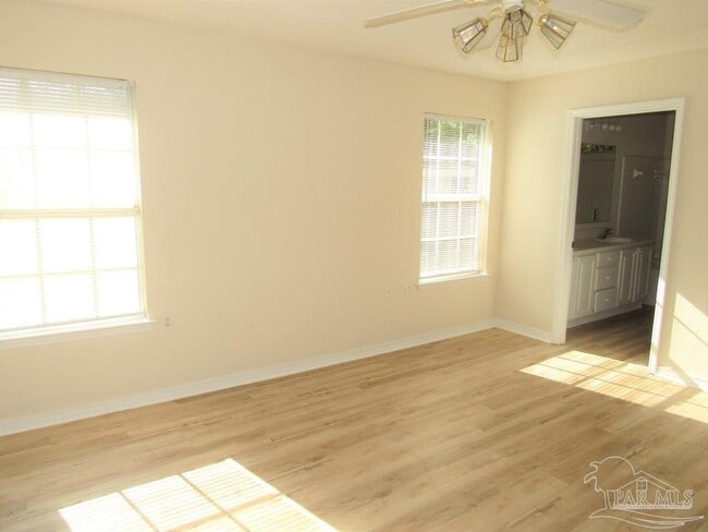 Building Photo - 10156 Crest Ridge Dr