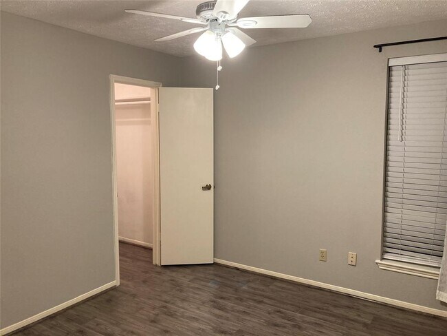 Building Photo - 2734 Colony Dr