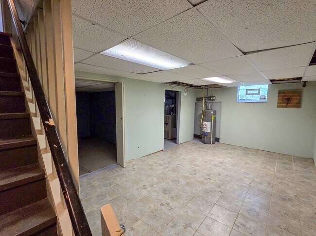 Building Photo - 151 Mahoning Dr