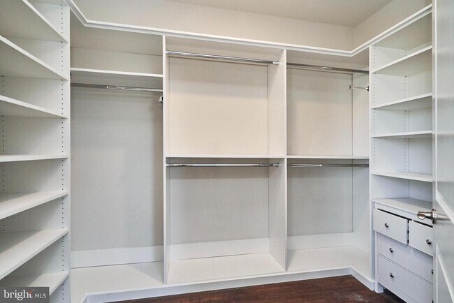 Building Photo - 45116 Kincora Dr