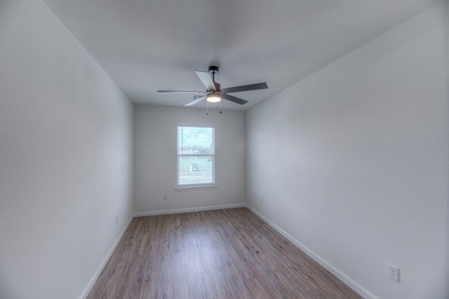 Building Photo - 2819 E 81st Pl