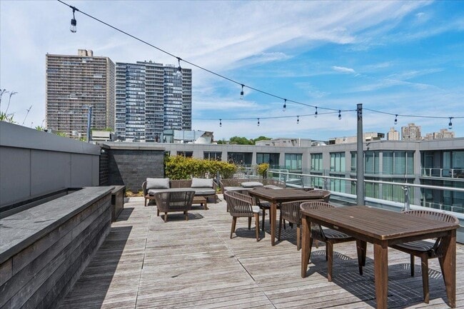 Building Photo - 9 Ave at Port Imperial