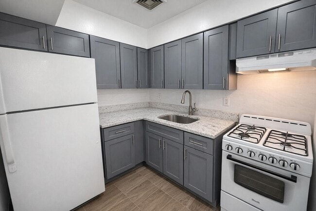 Building Photo - 87 Merseles St
