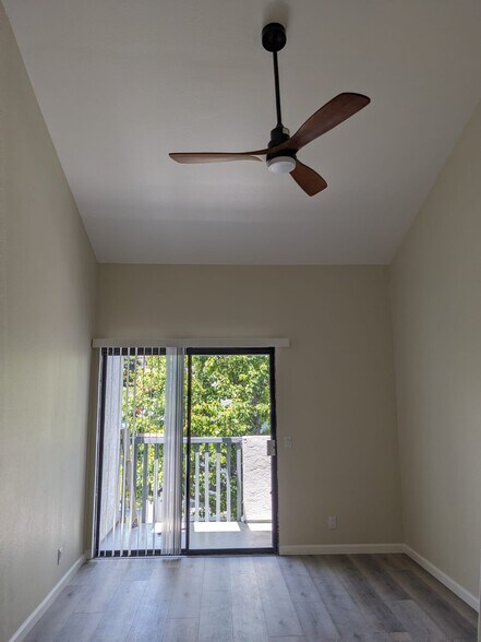 Building Photo - 4084 Crystal Dawn Ln