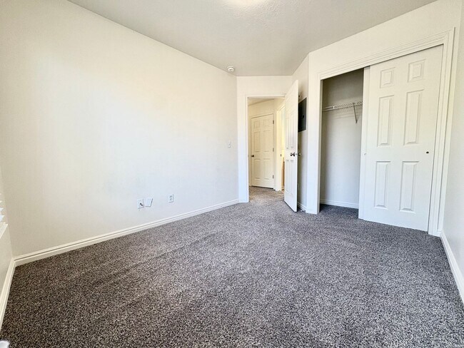 Building Photo - 1553 Vivante Way