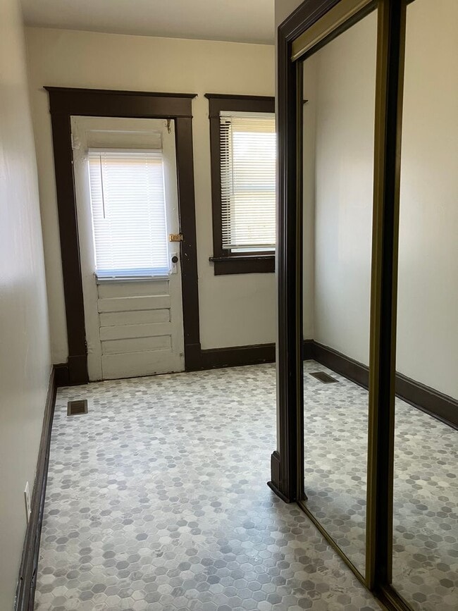 Building Photo - 432 2nd Ave