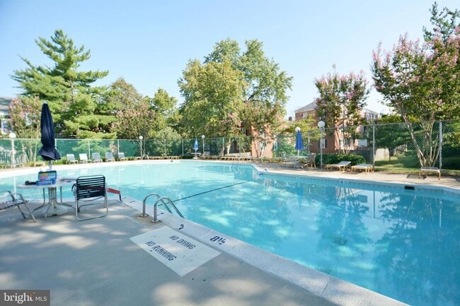 Building Photo - This residence showcases a beautifully upd...