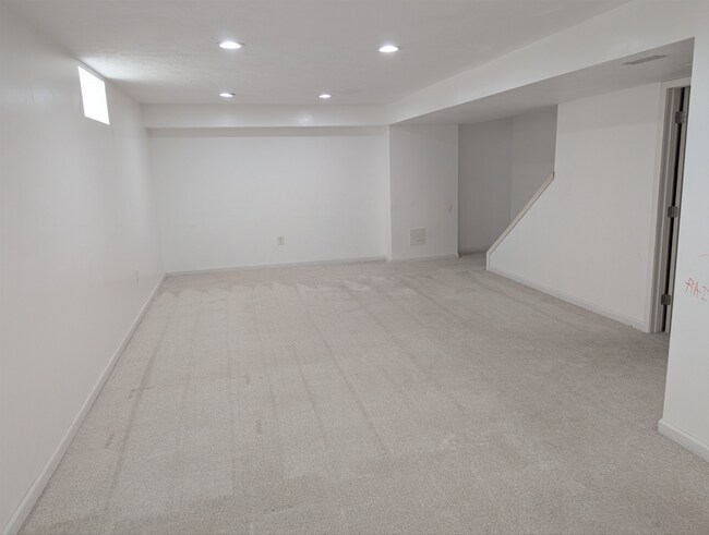 Building Photo - 6645 Queens Park Ave