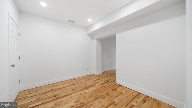 Building Photo - 512 S 4th St