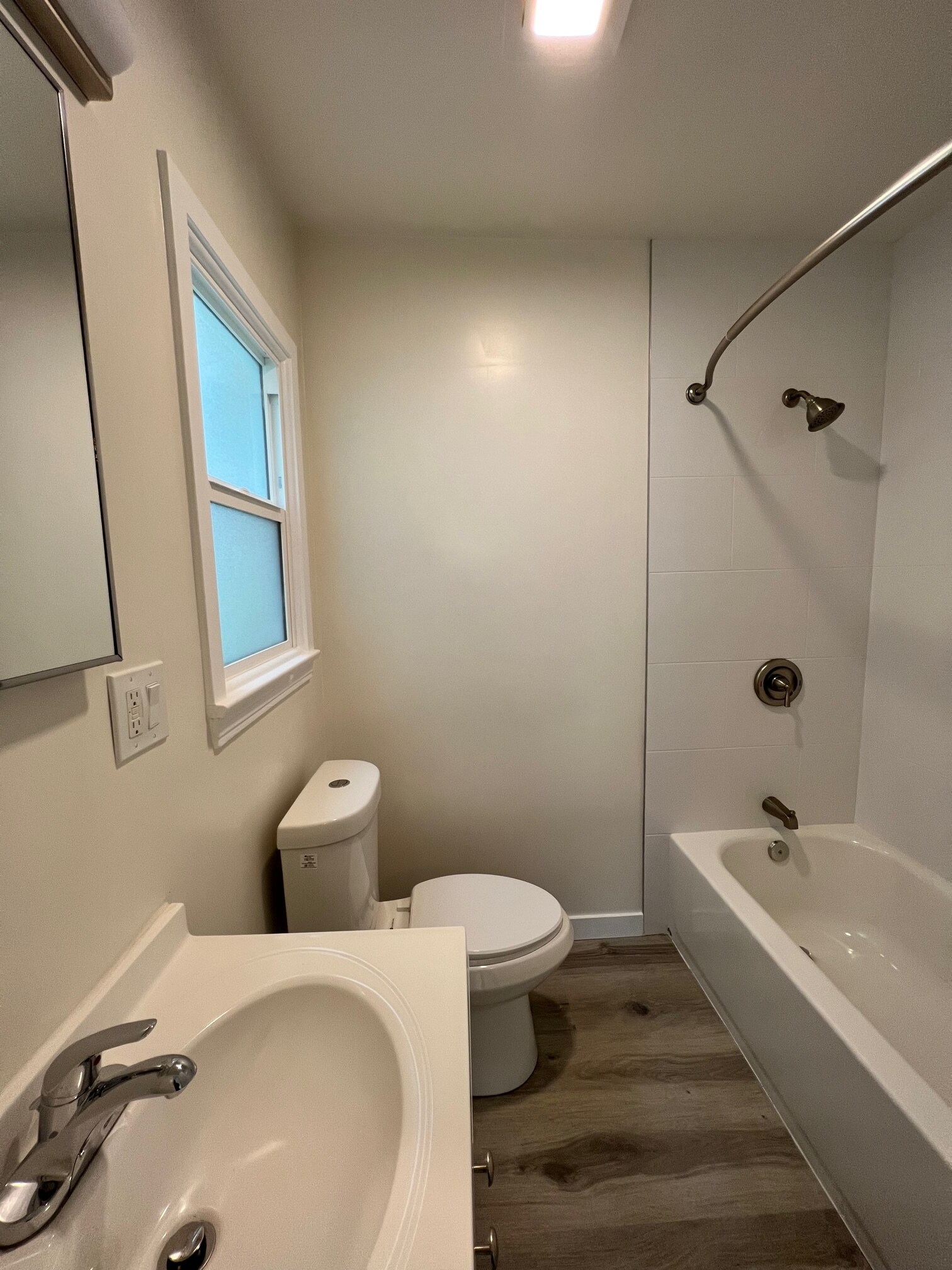 Building Photo - 648 Rose Ave