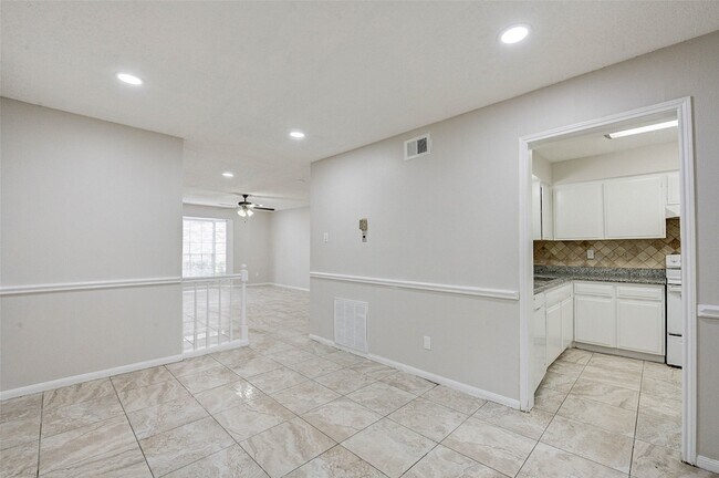 Building Photo - 7900 Westheimer Rd