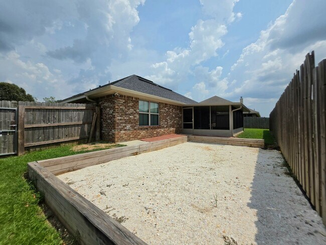 Building Photo - 14645 Birkdale Dr