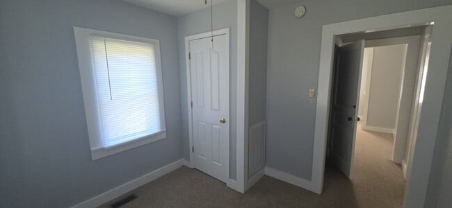 Building Photo - 327 Hayes St