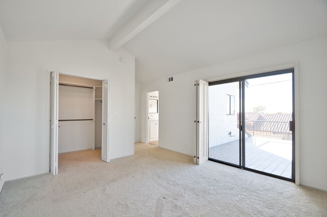 Building Photo - 4 Bedroom Home on Cul de Sac in Hermosa Beach