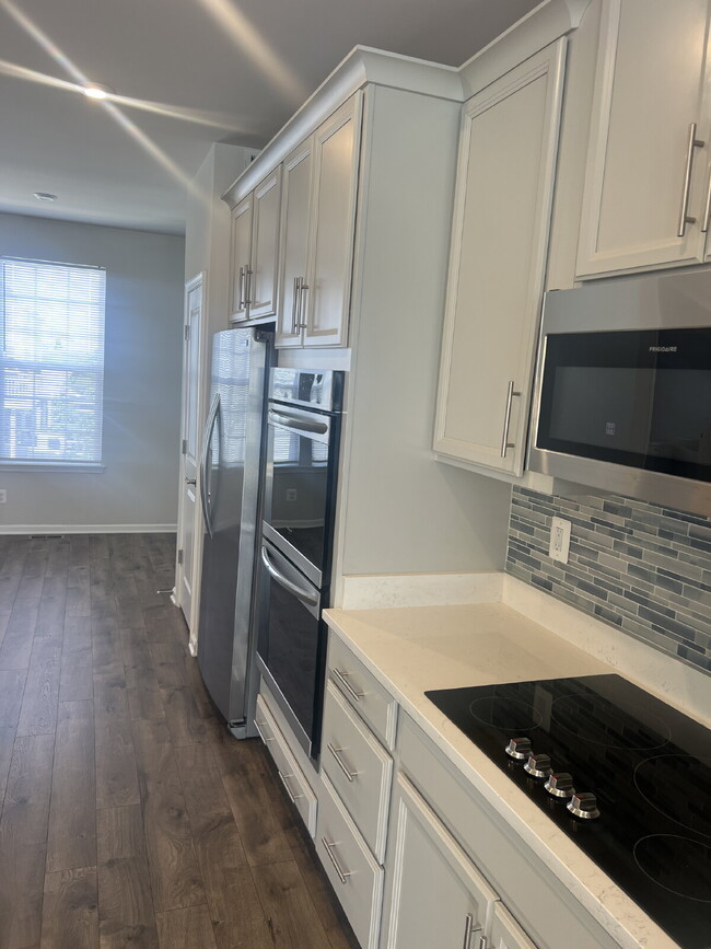 Building Photo - 1833 Sag Harbor Ln