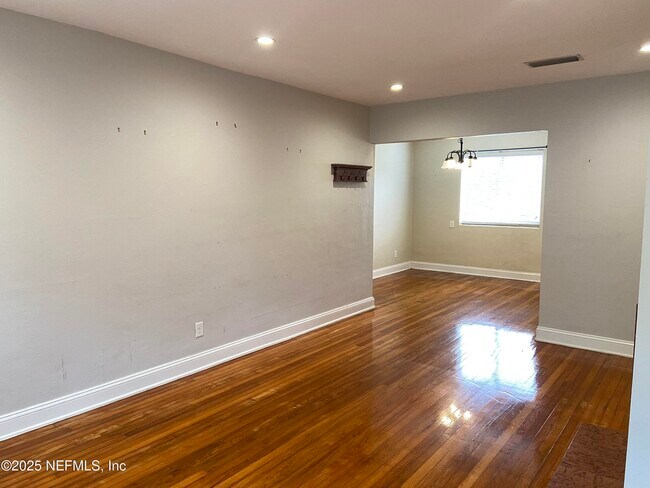 Building Photo - 2159 Riverside Ave