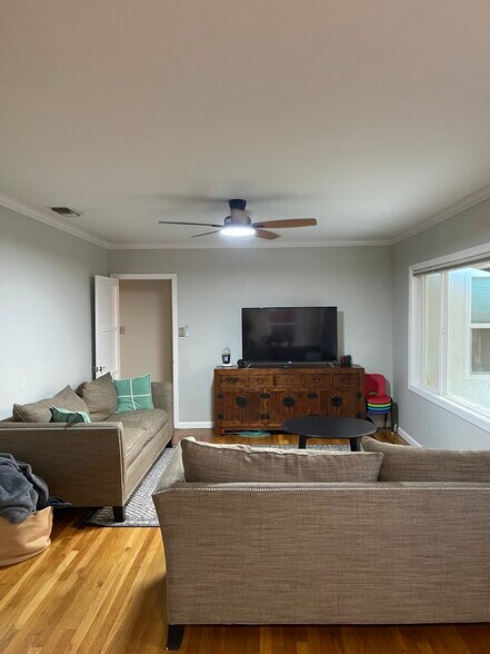 Building Photo - 863 N 11th Ave