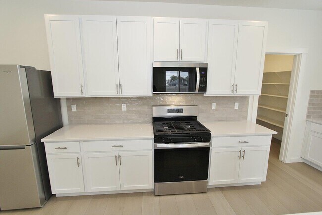 Building Photo - 11138 Overhang St