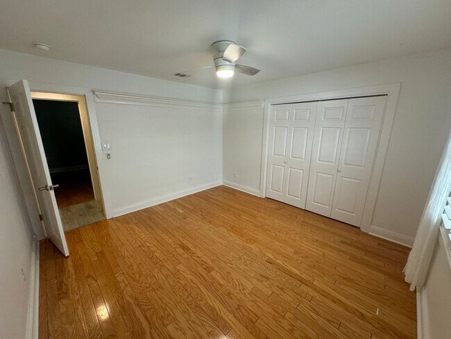 Building Photo - Gulf Breeze Proper - 5 bedroom, 3.5 bathro...