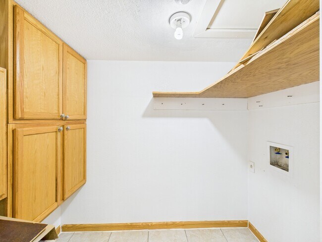 Building Photo - 6416 Bankside Dr